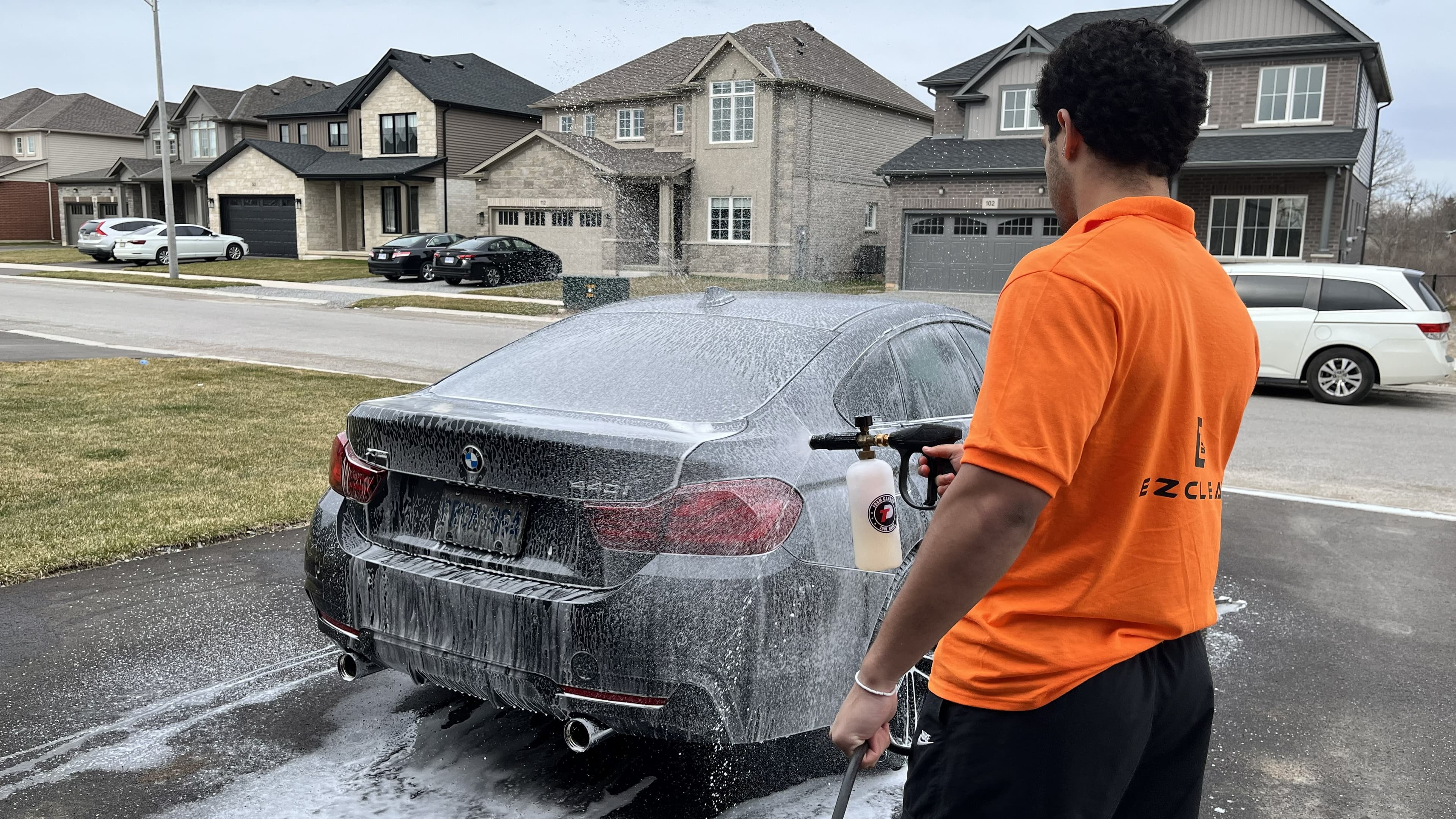 Marco detailing a vehicle